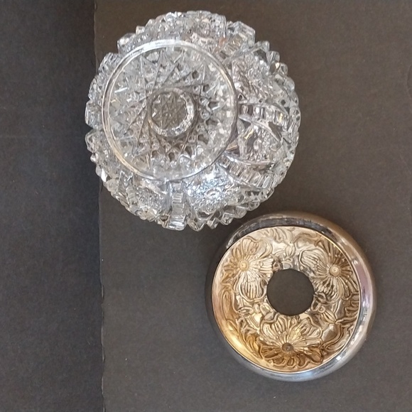 VICTORIAN BOUDOIR Vanity Jar / Hair Receiver & Silver Plate Repousse FLORAL LID - Picture 6 of 7